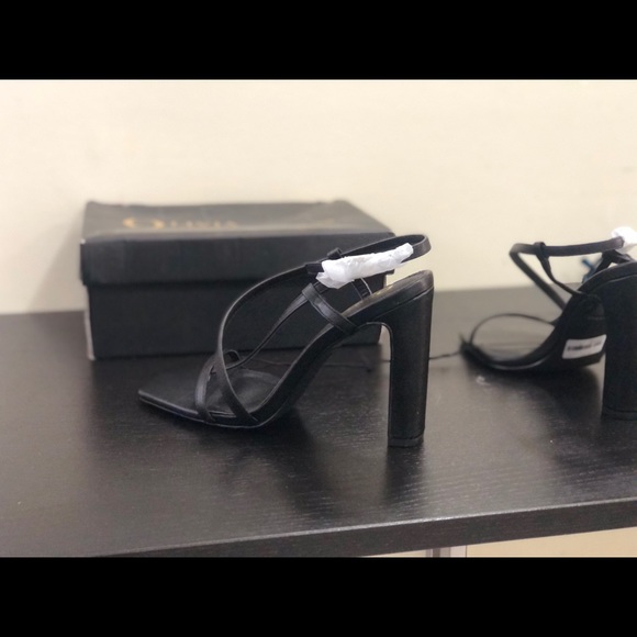 Size 8 black heels, never worn. Brand new - Picture 3 of 6